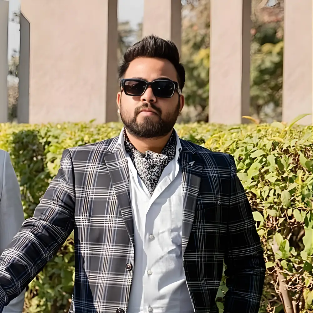 Siddhant Gurava, Commercial Expert at Khushi Realty Group